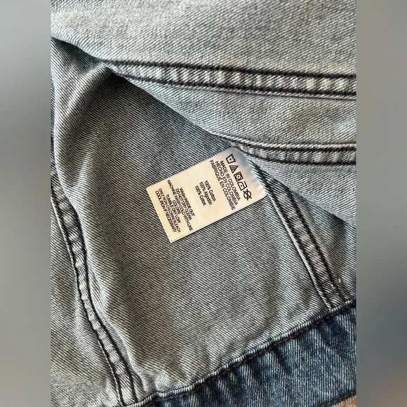Micheal Micheal Kors 💯% cotton women’s jean jacket - Picture 4 of 8